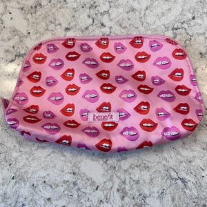 Benefit Make-up bag‎ with Lips on it